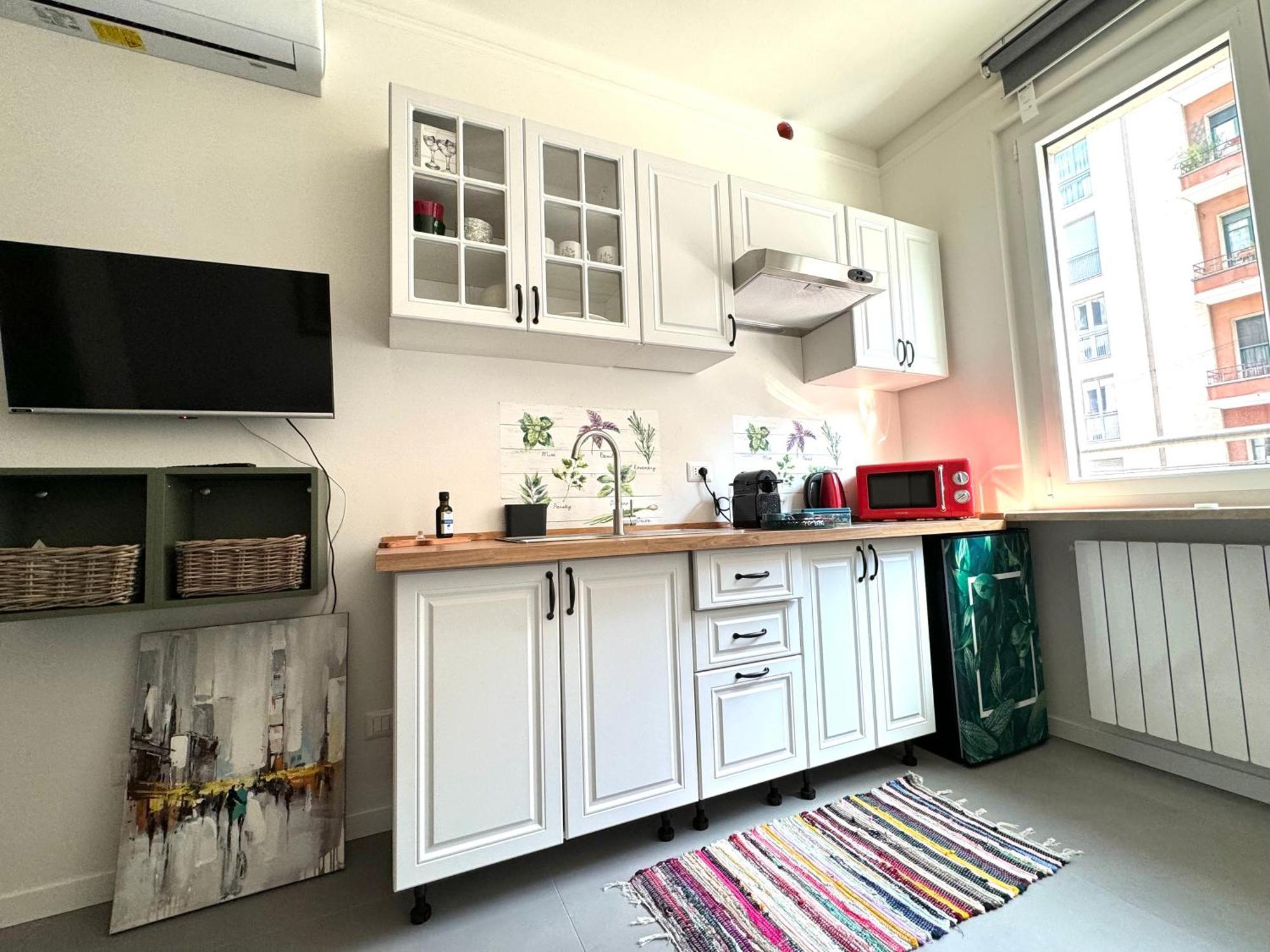 Rainbow Flat- Monolocale Luminoso * Milano